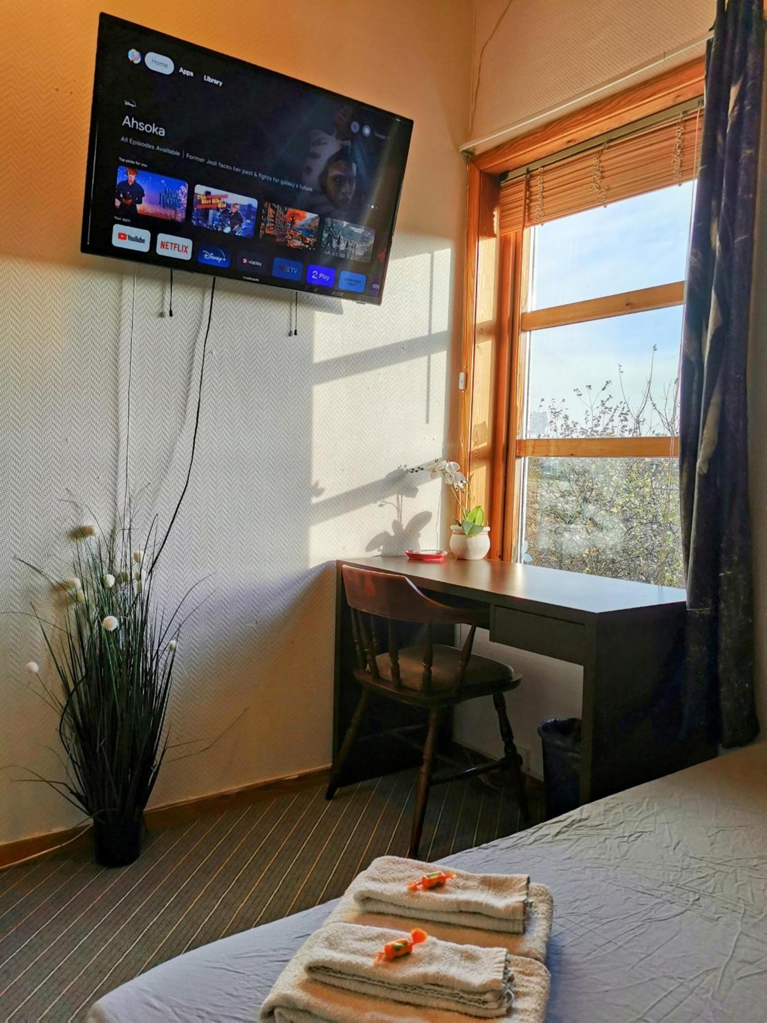 Mikael'S Bed & Spa Apartment ซานเดฟยอร์ด ภายนอก รูปภาพ